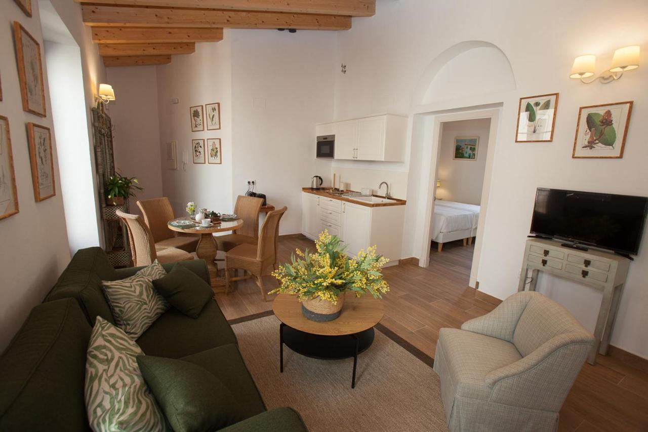 Patios De La Riva *